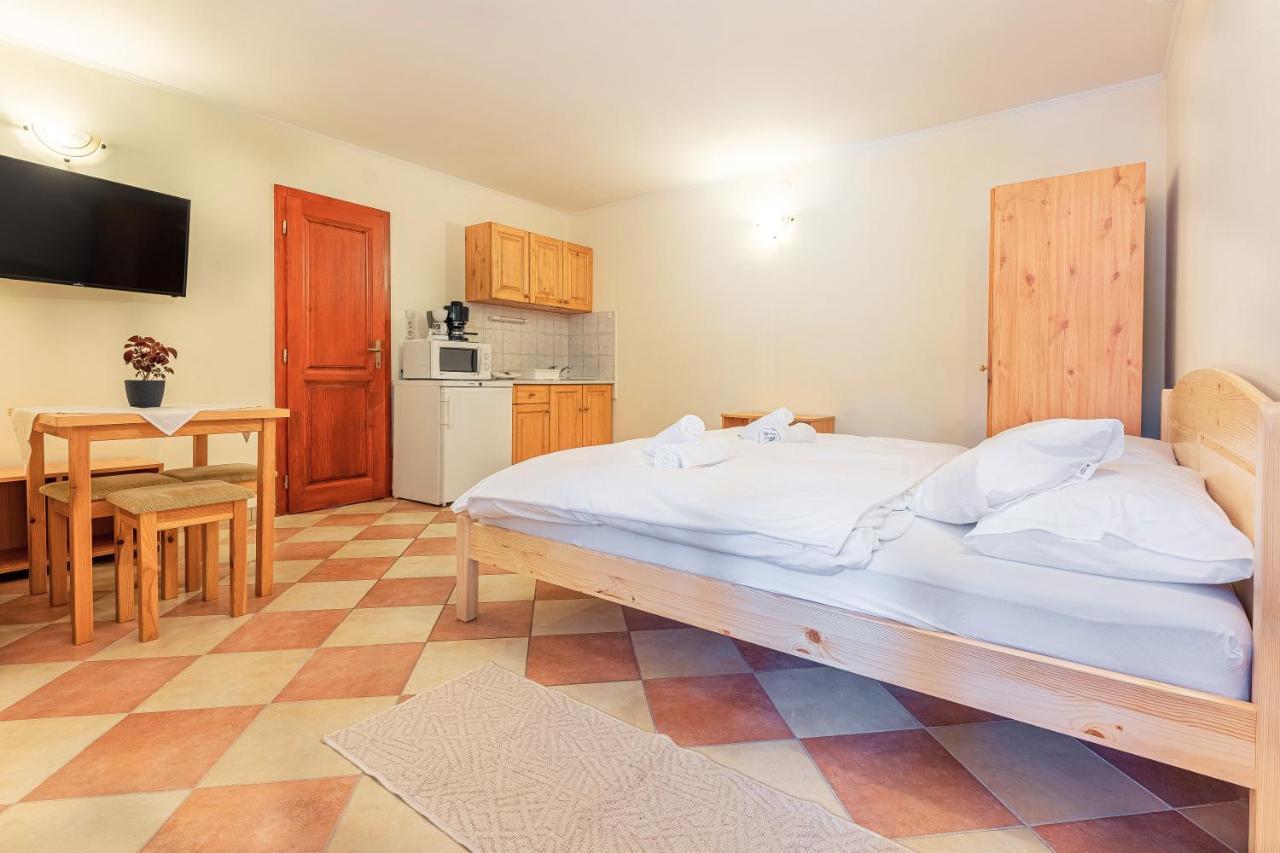 Varazsko Apartman 久洛 外观 照片